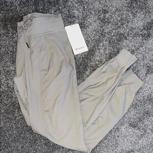 Lululemon Dance Studio MR Jogger Women’s Size 4- NWT